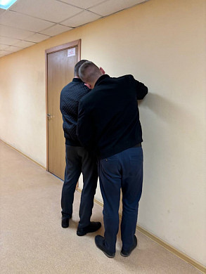 На БАРСе проходят обыски